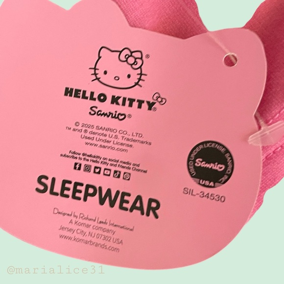 NWT•Sanrio Hello Kitty Fall Theme Pajama Set. Small (pit to pit 20.5 in) - Picture 3 of 13
